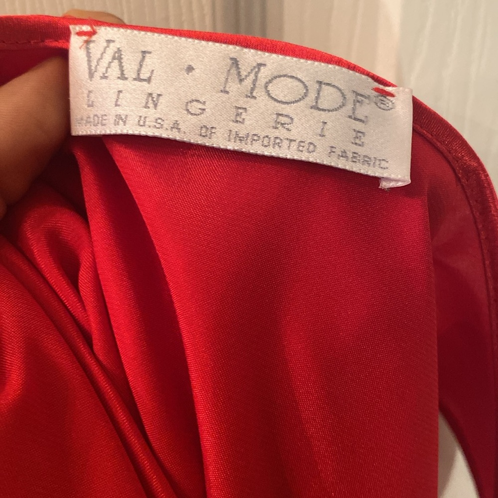 Vintage Vibrant Red Satin Camisole with Floral Detail - Picture 8 of 9